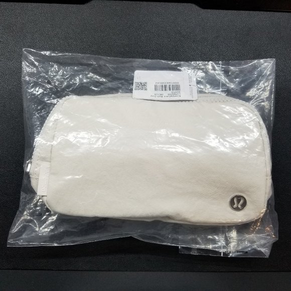 lululemon athletica Handbags - LULULEMON Everywhere Belt Bag White 142152300 Crossbody Fanny pack Classic NEW!